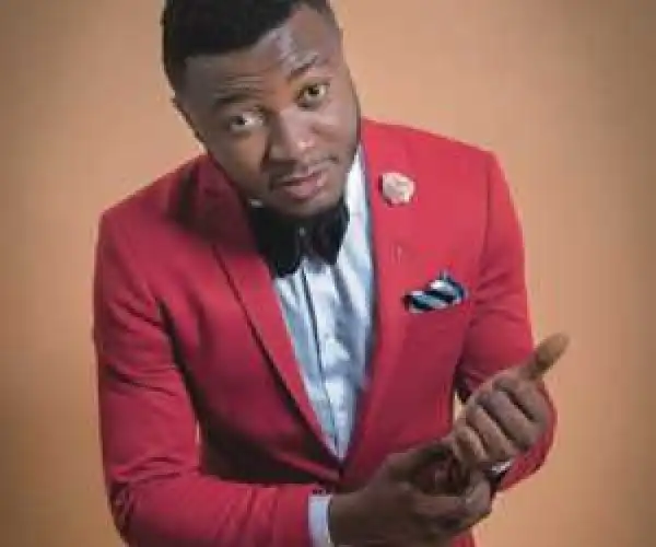 Photo: MC Galaxy Sets Instagram Ablaze As He Gives Out His Worn Sneakers To Loyal Fans